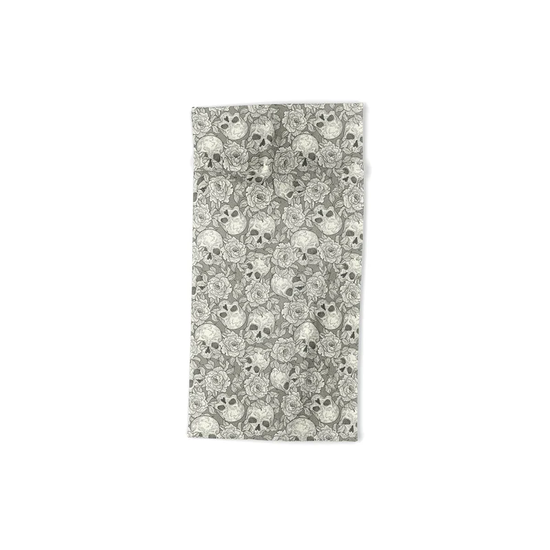Skulls and flowers Bath Towel