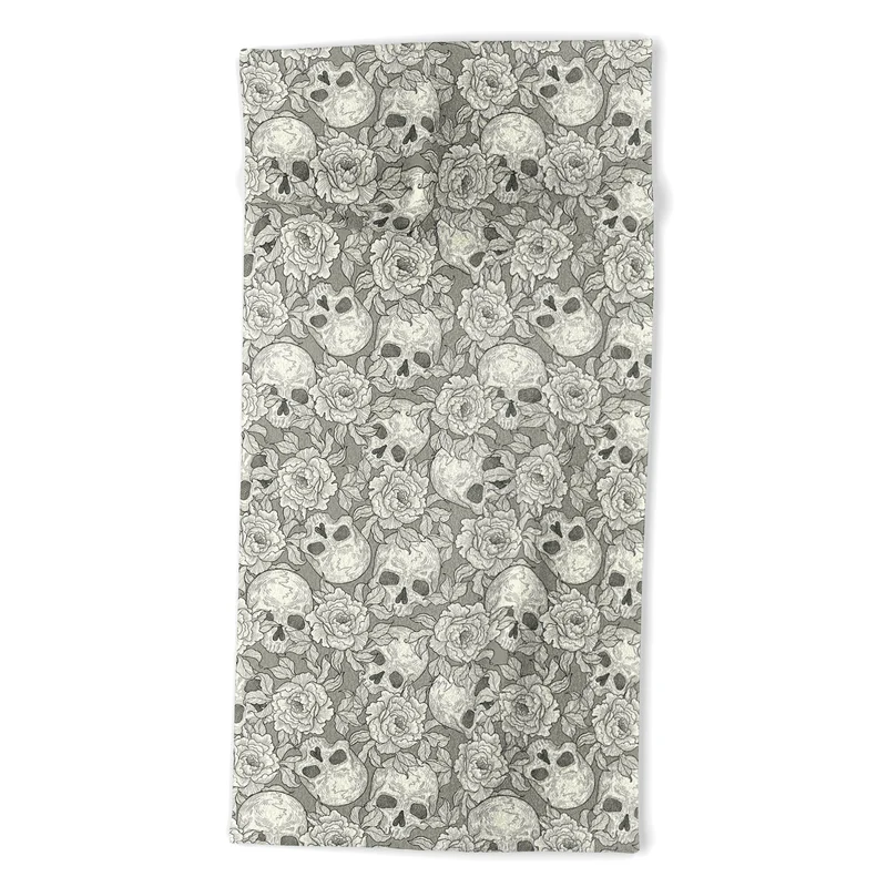 Skulls and flowers Bath Towel