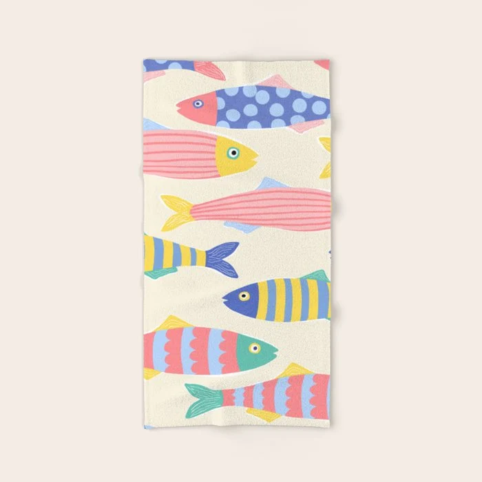 SEA LA VIE - Coastal Pun Fish Art with dots and stripes Bath Towel